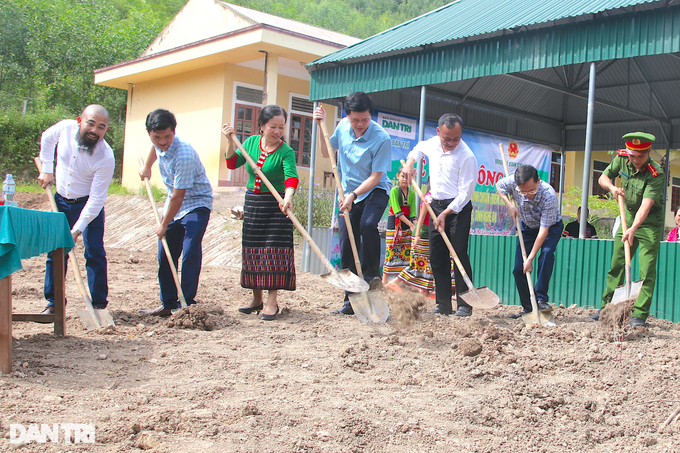 Dantri/DTiNews builds dormitory for students in remote area - 1