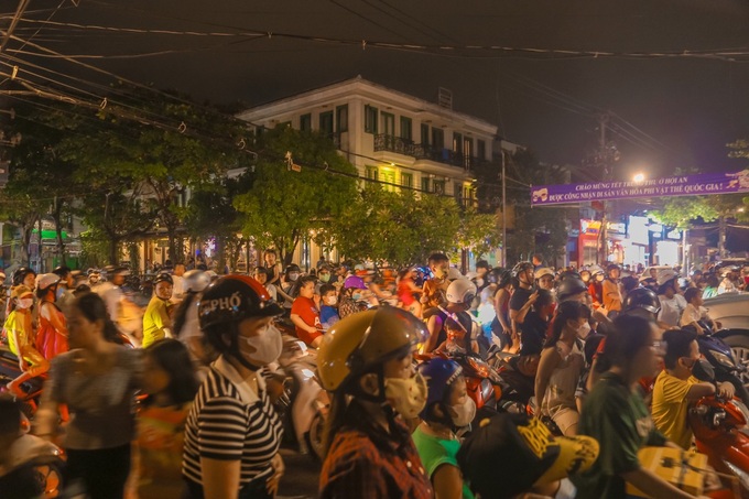 People flock to Hoi An to enjoy Mid-Autumn Festival - 1 People flock to Hoi An to enjoy Mid-Autumn Festival - 1