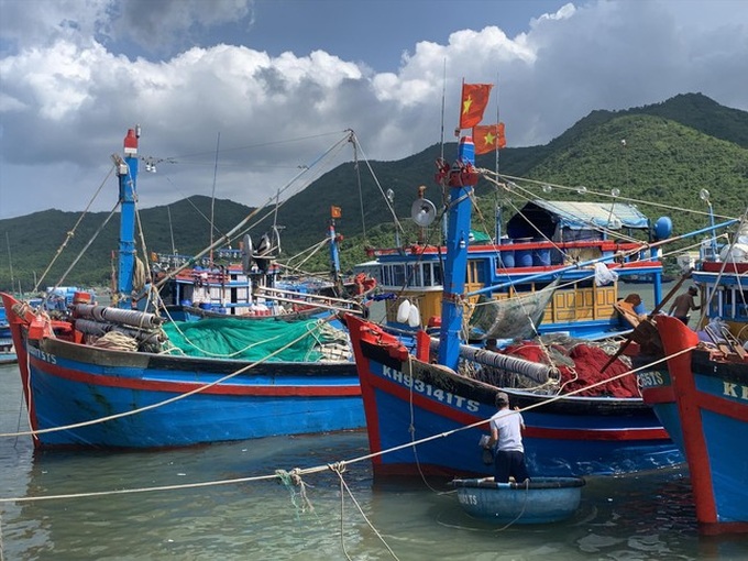 Rising fuel prices make fishing boats to be idle - 1