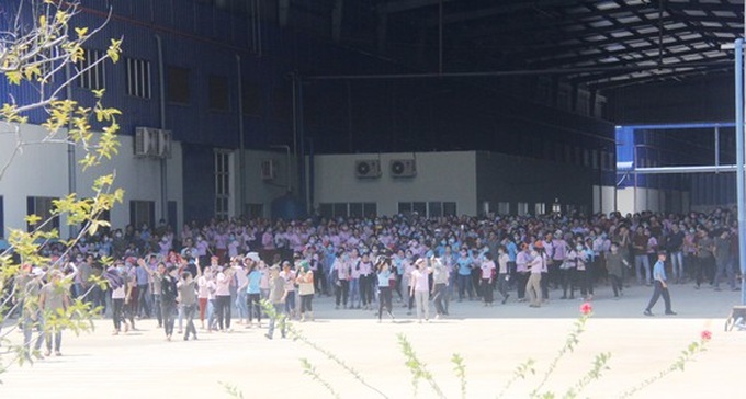 Thousands of workers strike over food safety - 1