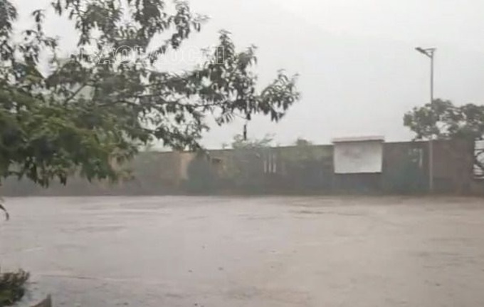 Two people swept away in Lao Cai flash flood - 1