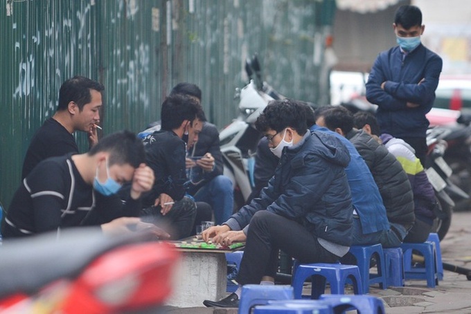 Many Hanoians ignore Covid-19 prevention despite disease spread - 2