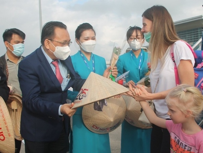 First Russian tourists visit Khanh Hoa after two years - 2