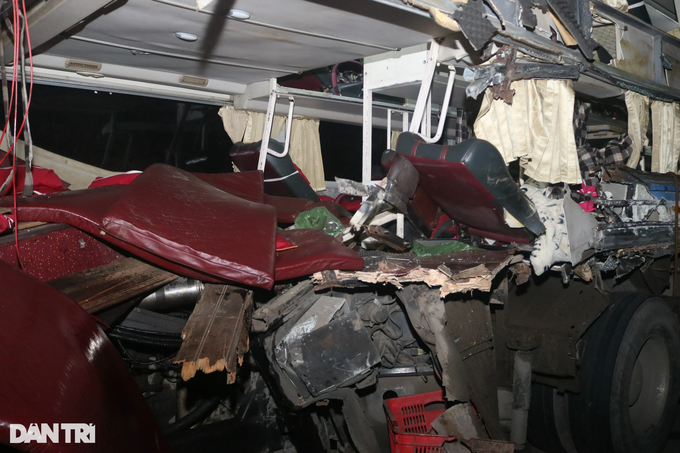 Two die, nine injured in Thua Thien-Hue traffic accident - 2