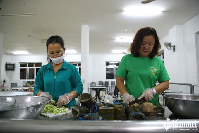 Danang charity club offer free meals for poor patients - 5 Danang charity club offer free meals for poor patients - 5