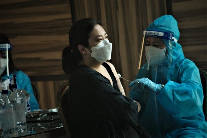 Over 17,000 foreigners in HCM City receive Covid-19 jabs - 5 Over 17,000 foreigners in HCM City receive Covid-19 jabs - 5