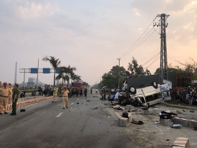 PM urges investigation into tragic Quang Nam traffic accident - 1