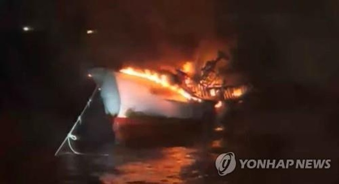 Five Vietnamese fishermen missing in fishing boat fire in South Korea - 1