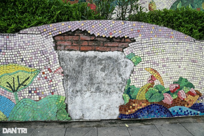 Hanoi ceramic road severely deteriorated - 1