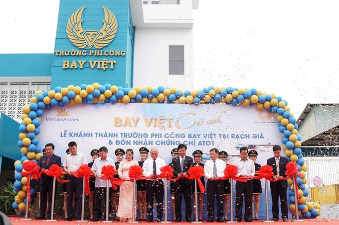 Vietnam opens first pilot training school in Kien Giang - 1