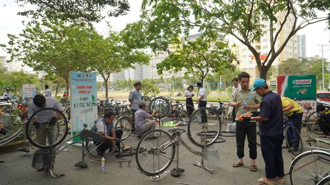 HCM City charity group send bikes to disadvantaged Kon Tum children - 1