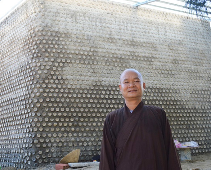 Quang Ngai monk builds environmentally-friendly house - 1