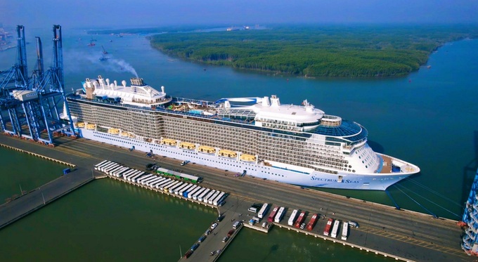 Luxury cruise brings over 3,800 tourists to Ba Ria-Vung Tau - 1