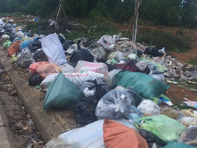 Mountainous town battles waste disposal headache - 1