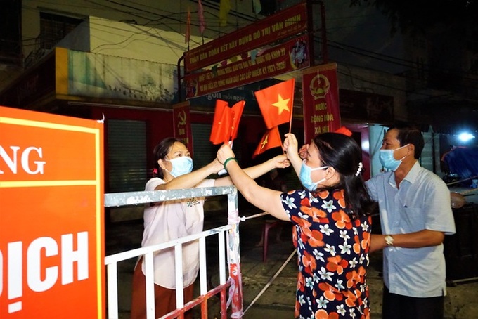 Danang residents celebrate after lockdown lifted - 3 Danang residents celebrate after lockdown lifted - 3