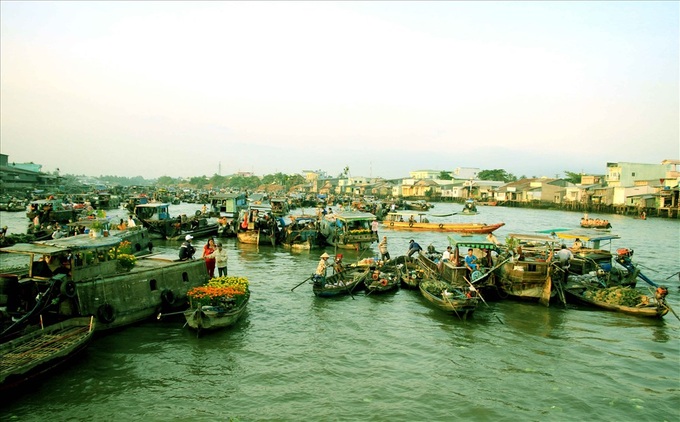 Cai Rang floating market busy before Tet - 1