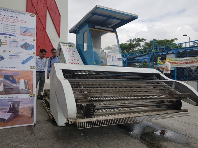 Danang students make beach litter collecting machines - 2 Danang students make beach litter collecting machines - 2