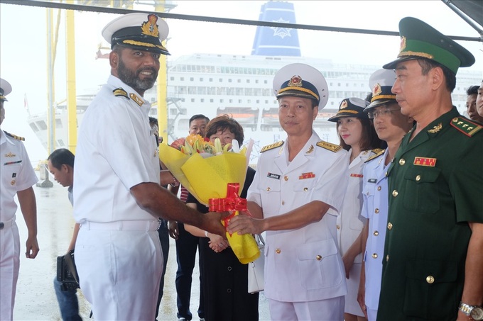 Indian navy ship visits Danang - 2