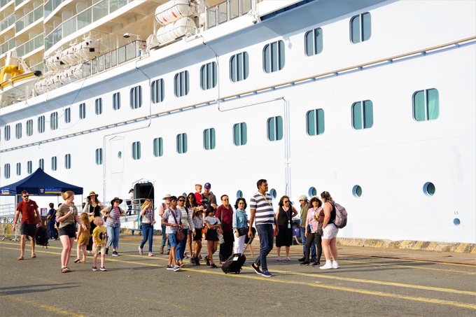 Luxury cruise brings over 3,800 tourists to Ba Ria-Vung Tau - 2