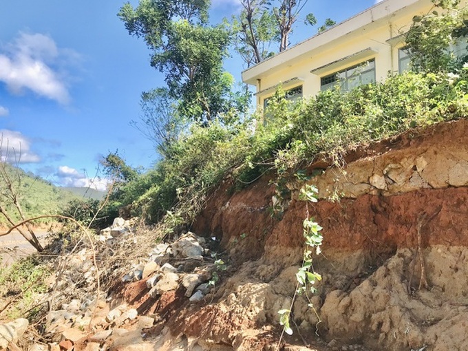Kon Tum school threatened by erosion - 2 Kon Tum school threatened by erosion - 2