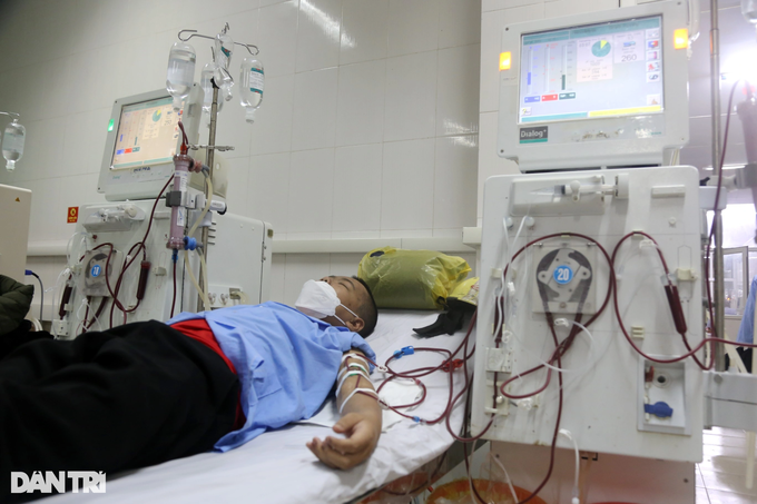 Poor Ha Tinh family receives support to treat four ill members - 3 Poor Ha Tinh family receives support to treat four ill members - 3