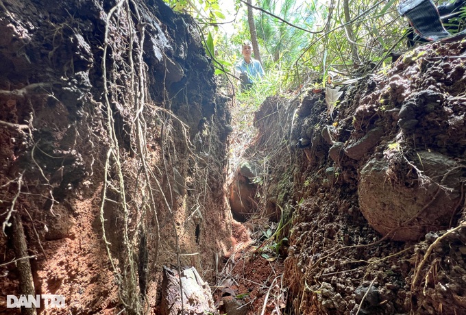Lam Dong households at risk of landslides - 3