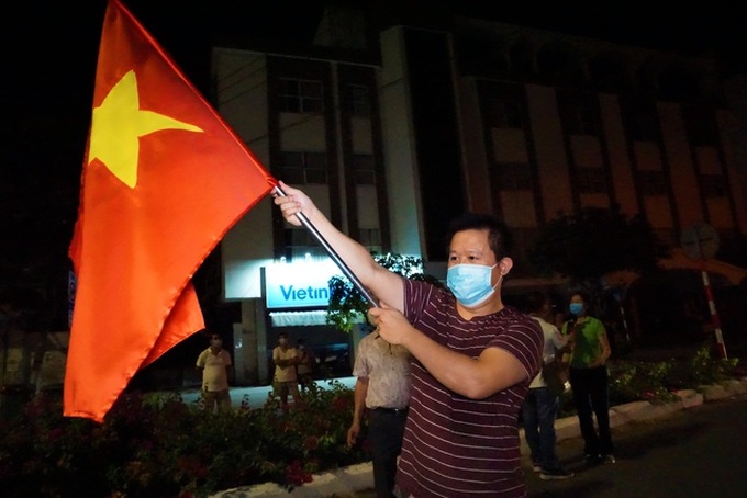 Danang residents celebrate after lockdown lifted - 5 Danang residents celebrate after lockdown lifted - 5