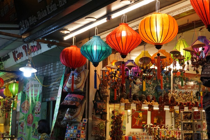 Popular Hanoi tourist street - 4