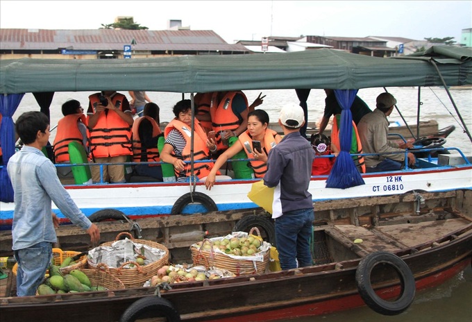 Cai Rang floating market busy before Tet - 4