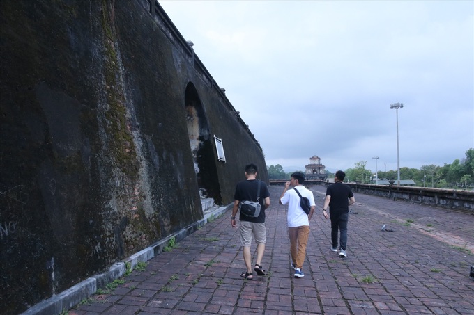 Hue Citadel rampart closed due to graffiti - 3