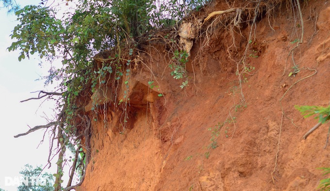 Lam Dong households at risk of landslides - 6
