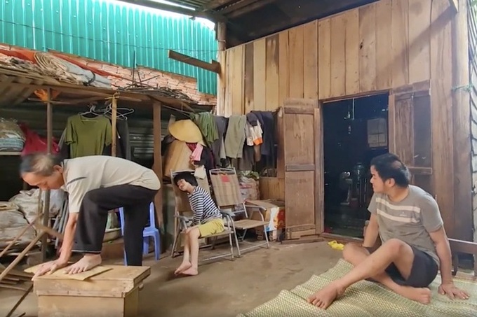 Poor family with three ill members receive support - 2