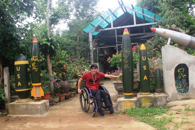 Quang Tri men spend millions to collect ordnance scraps - 3