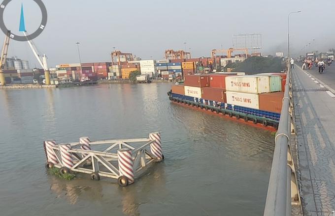 Barge collision damages Dong Nai Bridge - 1