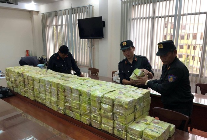 HCM City police seize 1.6 tonnes of drugs in Jan-Sept - 1