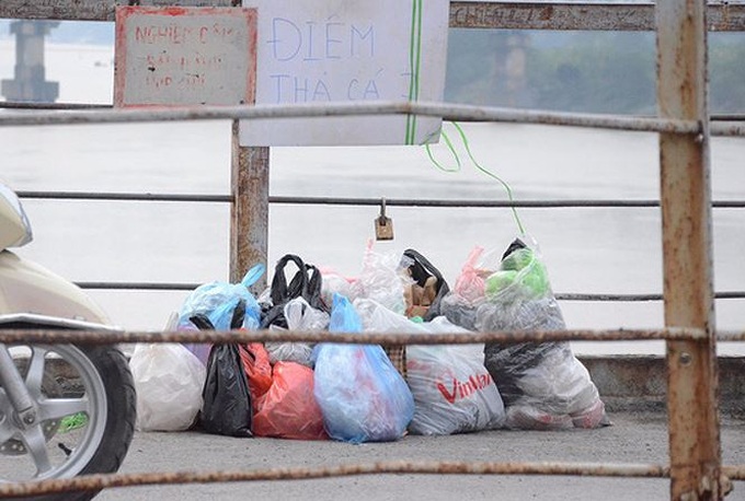 Young people help rivers clean on Kitchen Gods' Day - 4 Young people help rivers clean on Kitchen Gods' Day - 4