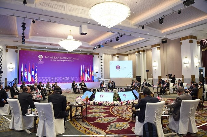 ASEAN leaders talk global, regional issues at retreat session - 1