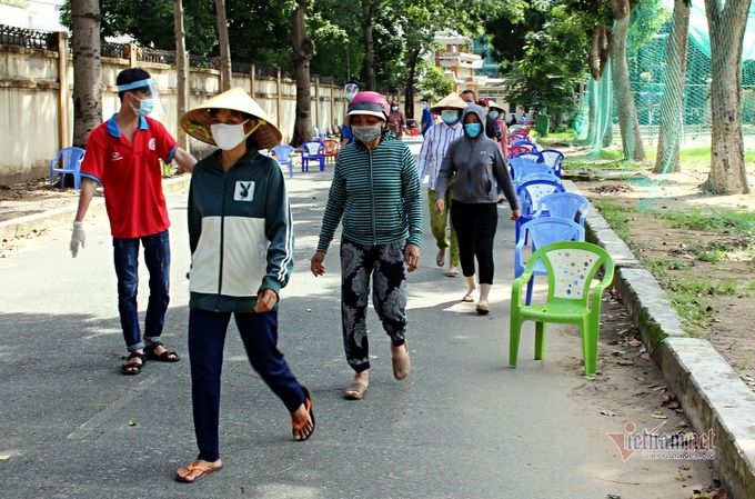 Rice dispensers reappear in HCM City - 2 Rice dispensers reappear in HCM City - 2