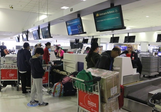 Nearly 270 more Vietnamese citizens return from Australia - 1
