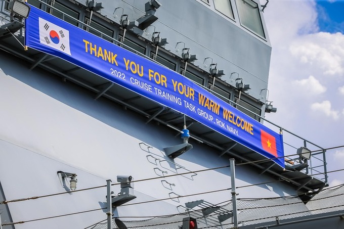 South Korean naval ships visit HCM City - 10