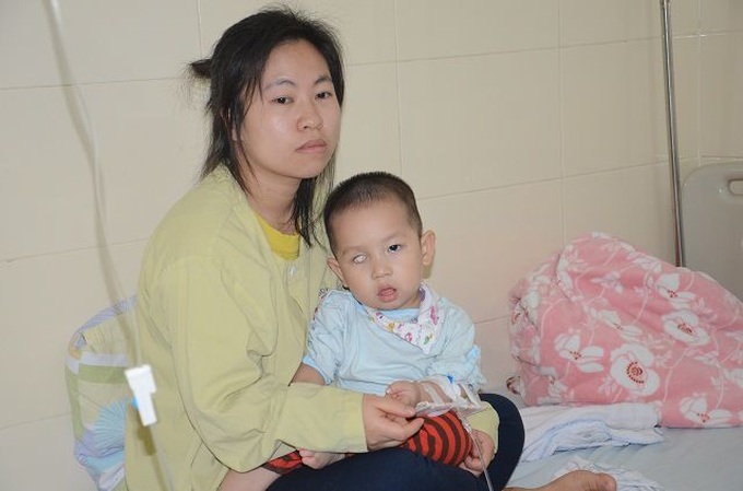 Young mother struggles to help son battle cancer - 1 Young mother struggles to help son battle cancer - 1