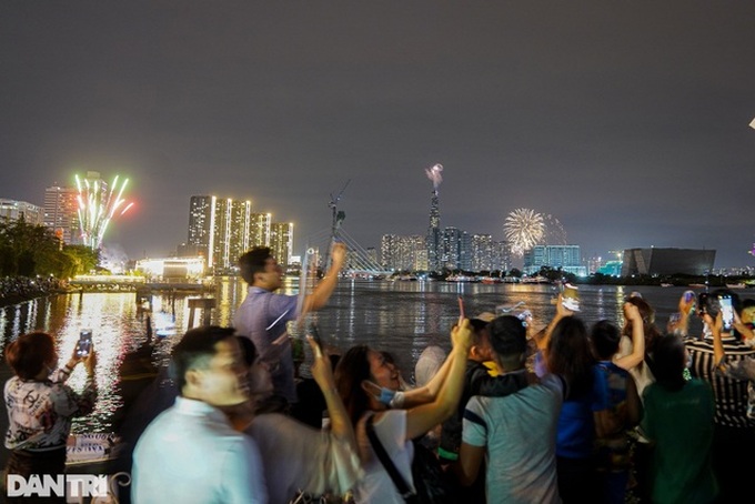 Firework lit up on New Year's Eve - 6 Firework lit up on New Year's Eve - 6