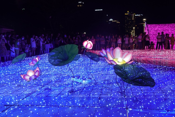 Danang park decorated to celebrate Japan relations - 2 Danang park decorated to celebrate Japan relations - 2