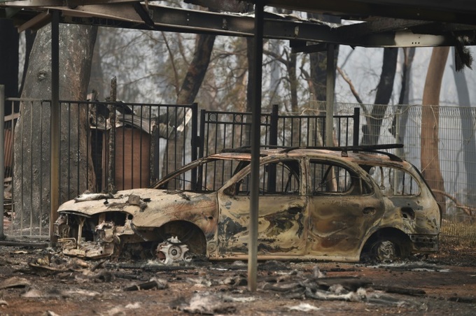 'Catastrophic' conditions as bushfires rage in Australia - 1