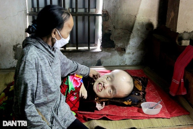 Poor family in Ha Tinh receives support - 2 Poor family in Ha Tinh receives support - 2