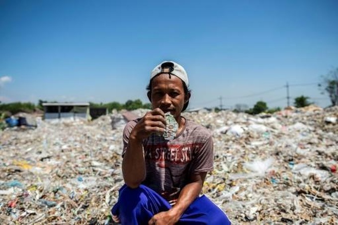 Foreign trash 'like treasure' in Indonesia's plastics village - 1