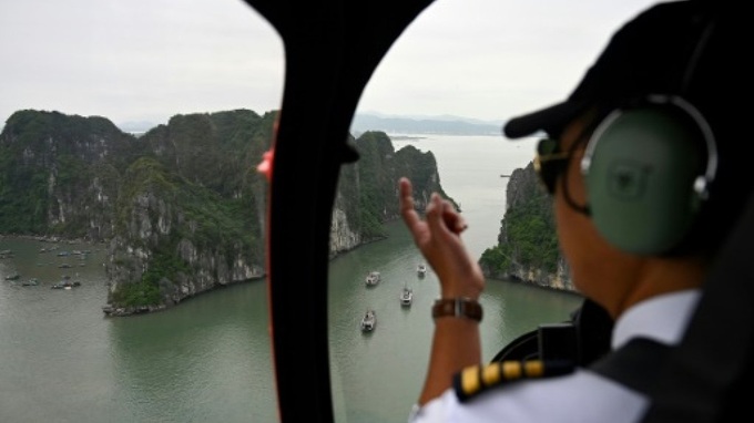Ha Long heli: Vietnam launches chopper rides in famous bay - 1