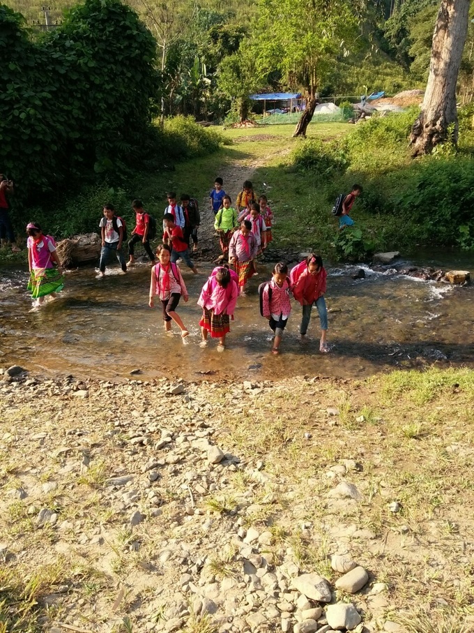 Mountainous pupils struggling difficulties - 8