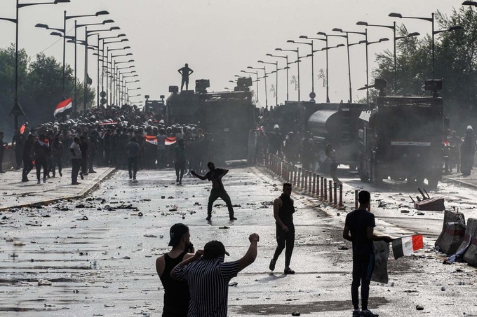 Two dead, more than 200 injured in clashes at Iraq protests - 1 Two dead, more than 200 injured in clashes at Iraq protests - 1