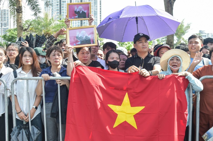 Thousands await farewell to Party General Secretary Nguyen Phu Trong - 9